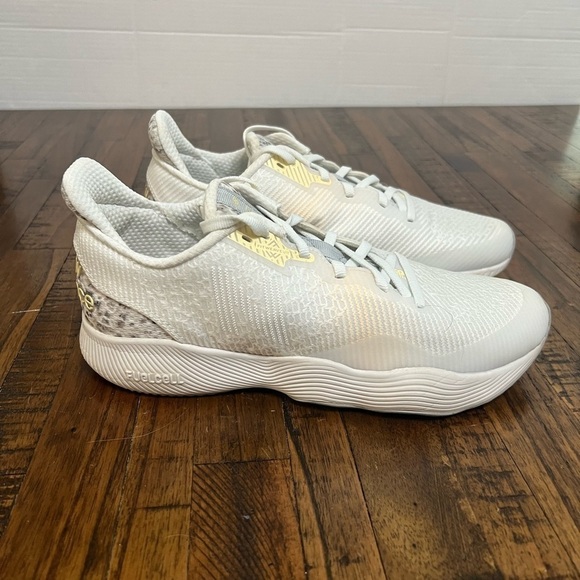 New Balance FuelCell Shift TR White Light
Aluminum with reflective panels 8.5 - Picture 2 of 11